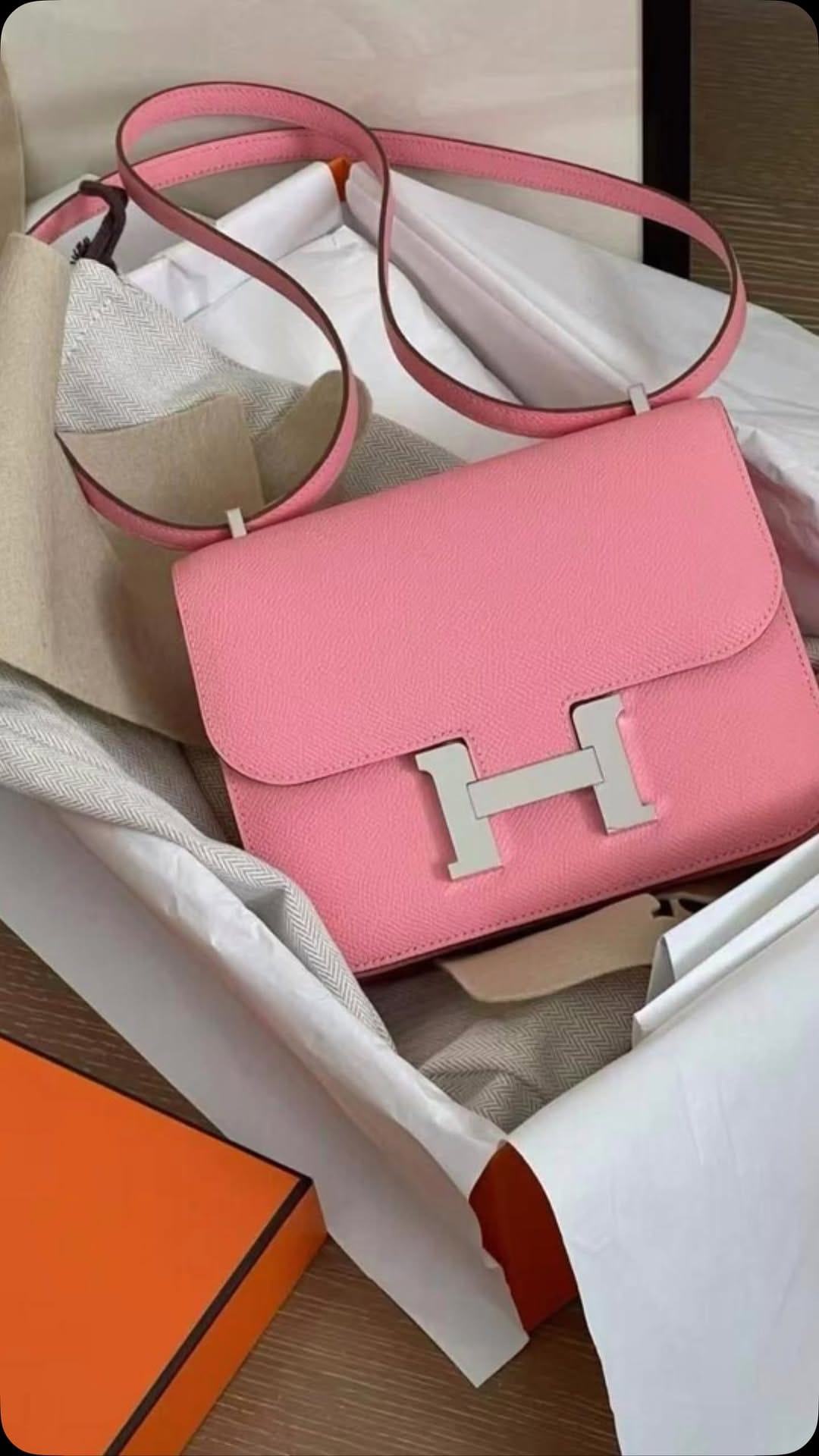 Post 5 by Luxuryshopper on Instagram (video)