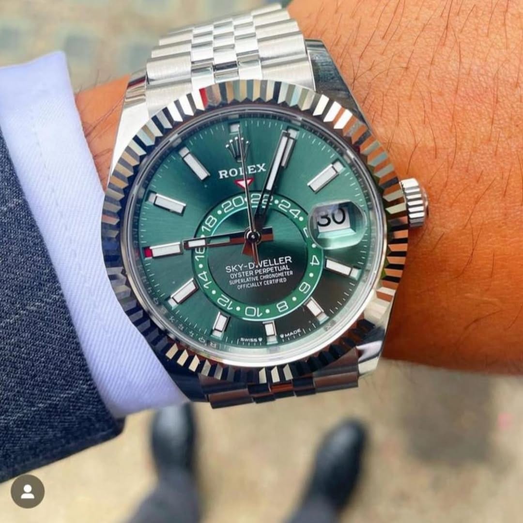 Post 10 by Luxuryshopper on Instagram (image)