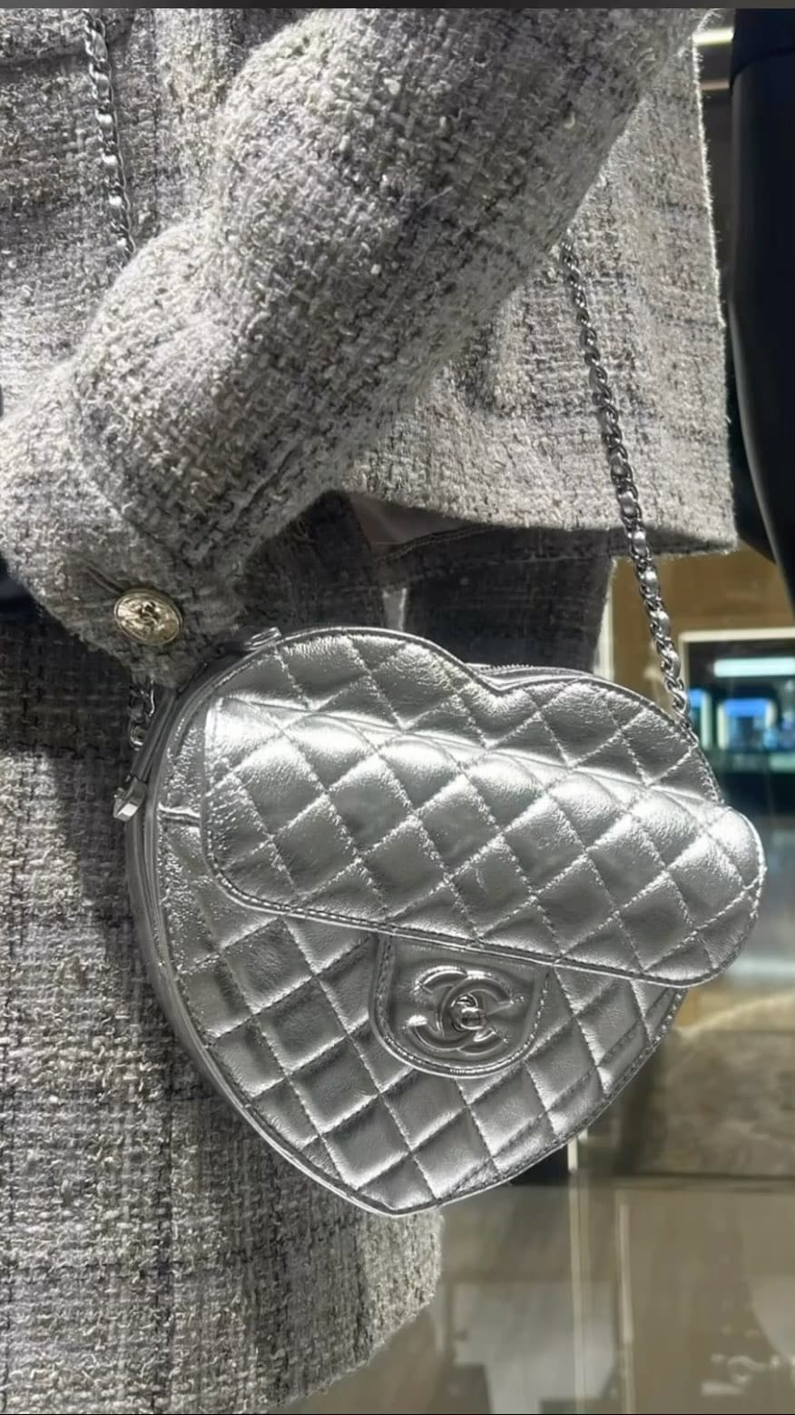 Post 2 by Luxuryshopper on Instagram (video)