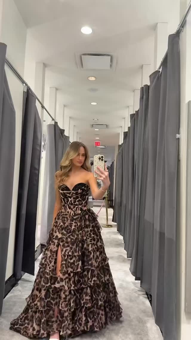 Post 8 by VIP FASHION on Instagram (video)