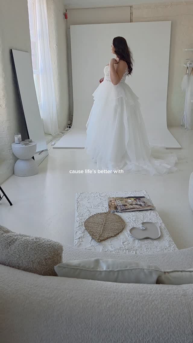 Post 2 by 𝐸𝓁𝒾𝓉𝑒 𝐵𝓇𝒾𝒹𝒶𝓁 | Yorkshire Bridal Boutiques & Bridal Outlets🤍 on Instagram (video)