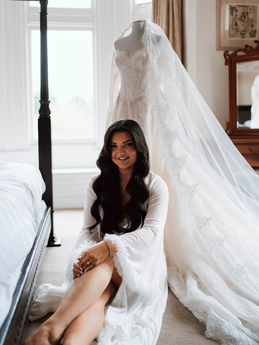 Post 9 by 𝐸𝓁𝒾𝓉𝑒 𝐵𝓇𝒾𝒹𝒶𝓁 | Yorkshire Bridal Boutiques & Bridal Outlets🤍 on Instagram (carousel)