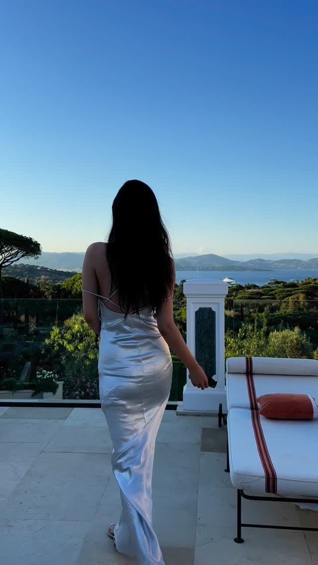 Post 4 by Zymoon Jia on Instagram (video)