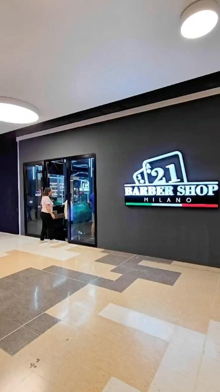 Post 4 by 21 BARBER SHOP🇺🇸🏴󠁧󠁢󠁥󠁮󠁧󠁿🇮🇹 on Instagram (video)