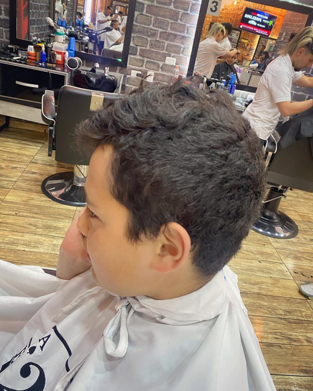 Post 9 by 21 BARBER SHOP🇺🇸🏴󠁧󠁢󠁥󠁮󠁧󠁿🇮🇹 on Instagram (carousel)