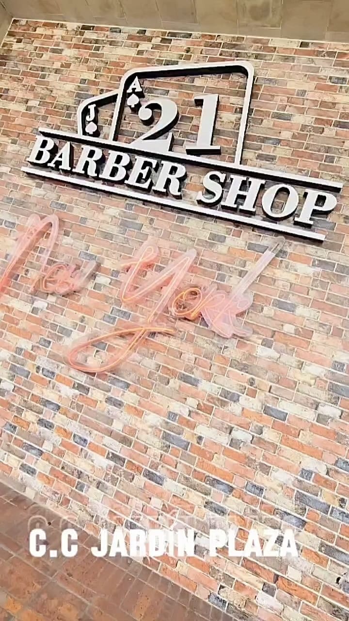 Post 2 by 21 BARBER SHOP🇺🇸🏴󠁧󠁢󠁥󠁮󠁧󠁿🇮🇹 on Instagram (video)