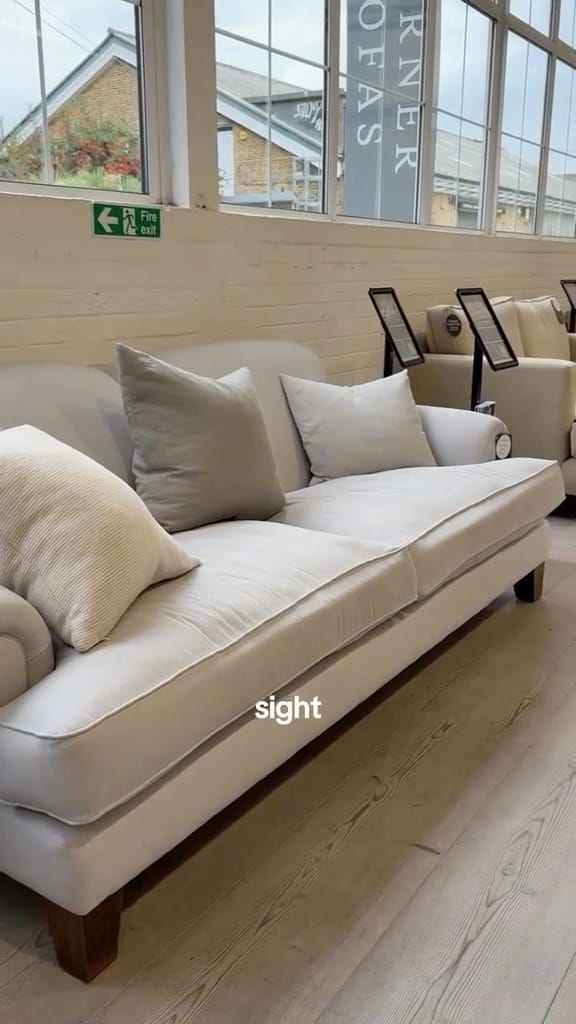Post 3 by Darlings of Chelsea on Instagram (video)