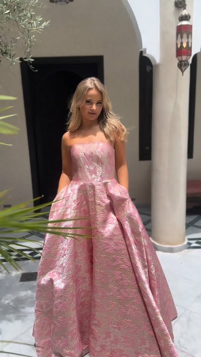 Post 7 by Dress 2 Party Prom & Formal Wear on Instagram (video)