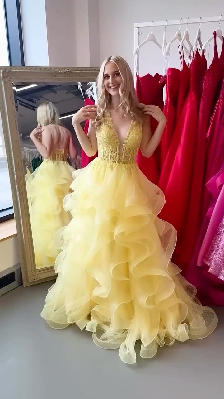 Post 3 by Dress 2 Party Prom & Formal Wear on Instagram (video)