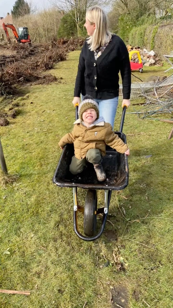 Post 10 by Emma & Spiv on Instagram (video)