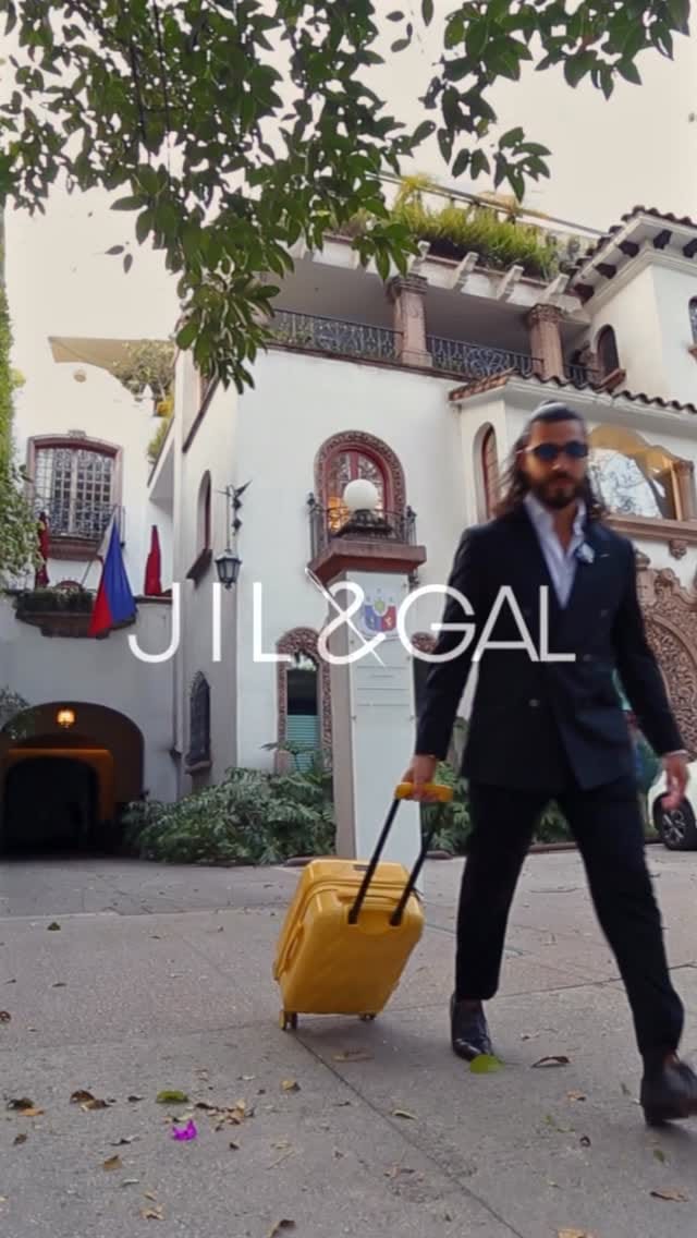 Post 10 by Jil & Gal on Instagram (video)