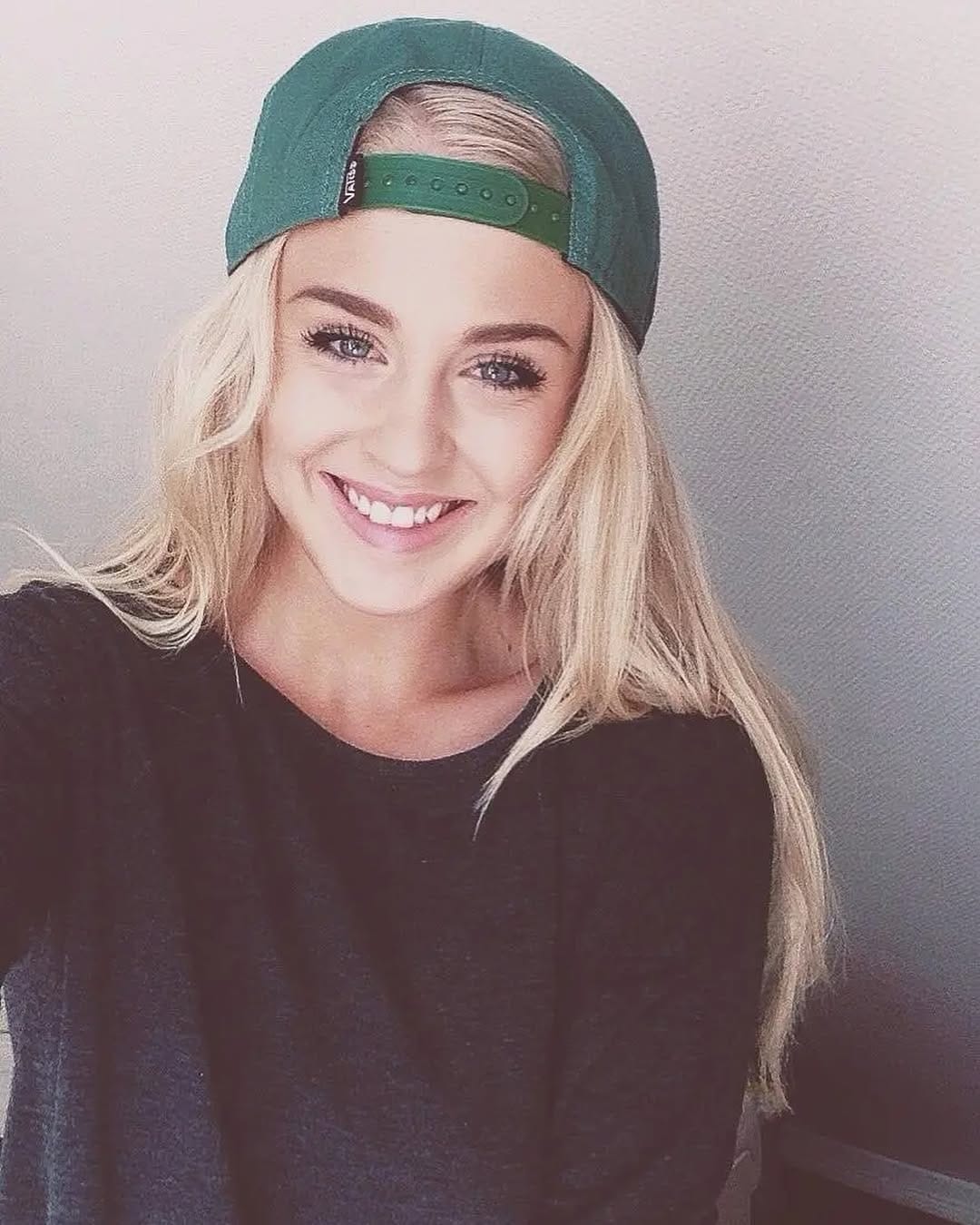 Post 1 by Martine Blonde on Instagram (image)