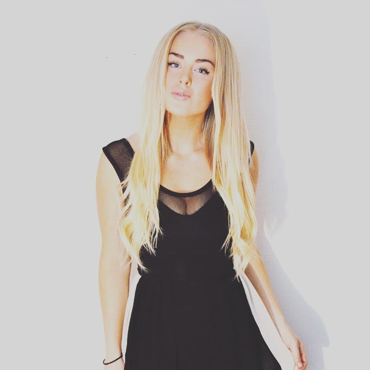 Post 9 by Martine Blonde on Instagram (image)