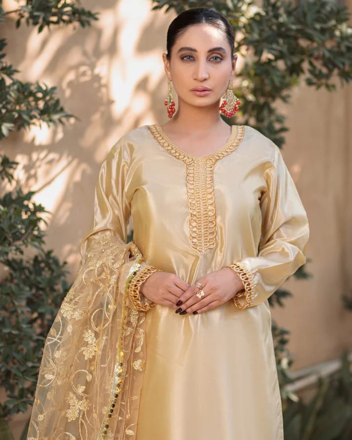 Post 10 by Areeba's Couture on Instagram (carousel)