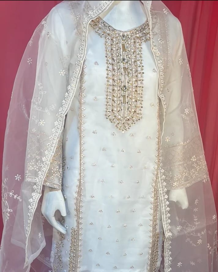 Post 6 by Areeba's Couture on Instagram (carousel)
