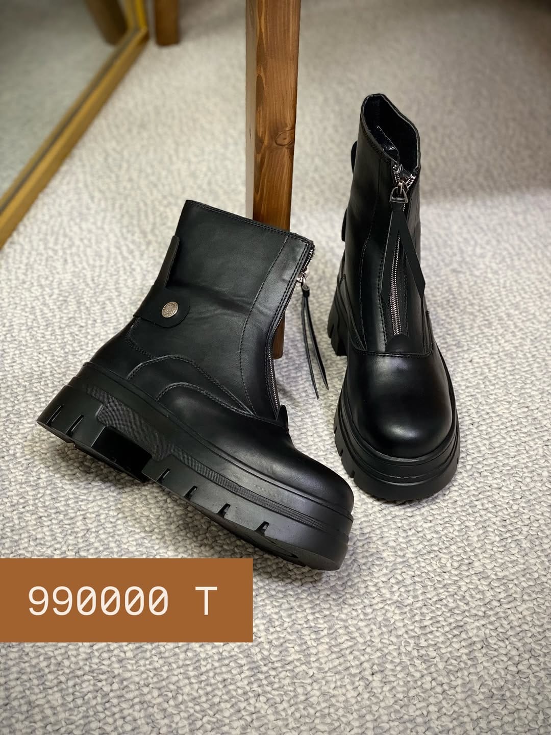 Post 10 by فروشگاه کیف و کتونی منچستر on Instagram (carousel)