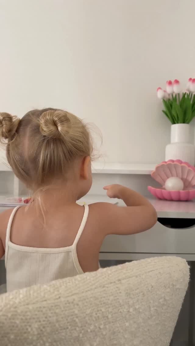 Post 7 by HipKids on Instagram (video)