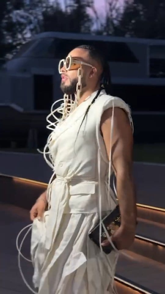 Post 8 by ANTONIA NAE couture house on Instagram (video)