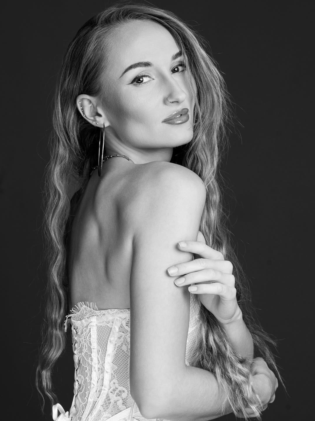 Post 10 by Jasmine High | Model | UGC on Instagram (carousel)