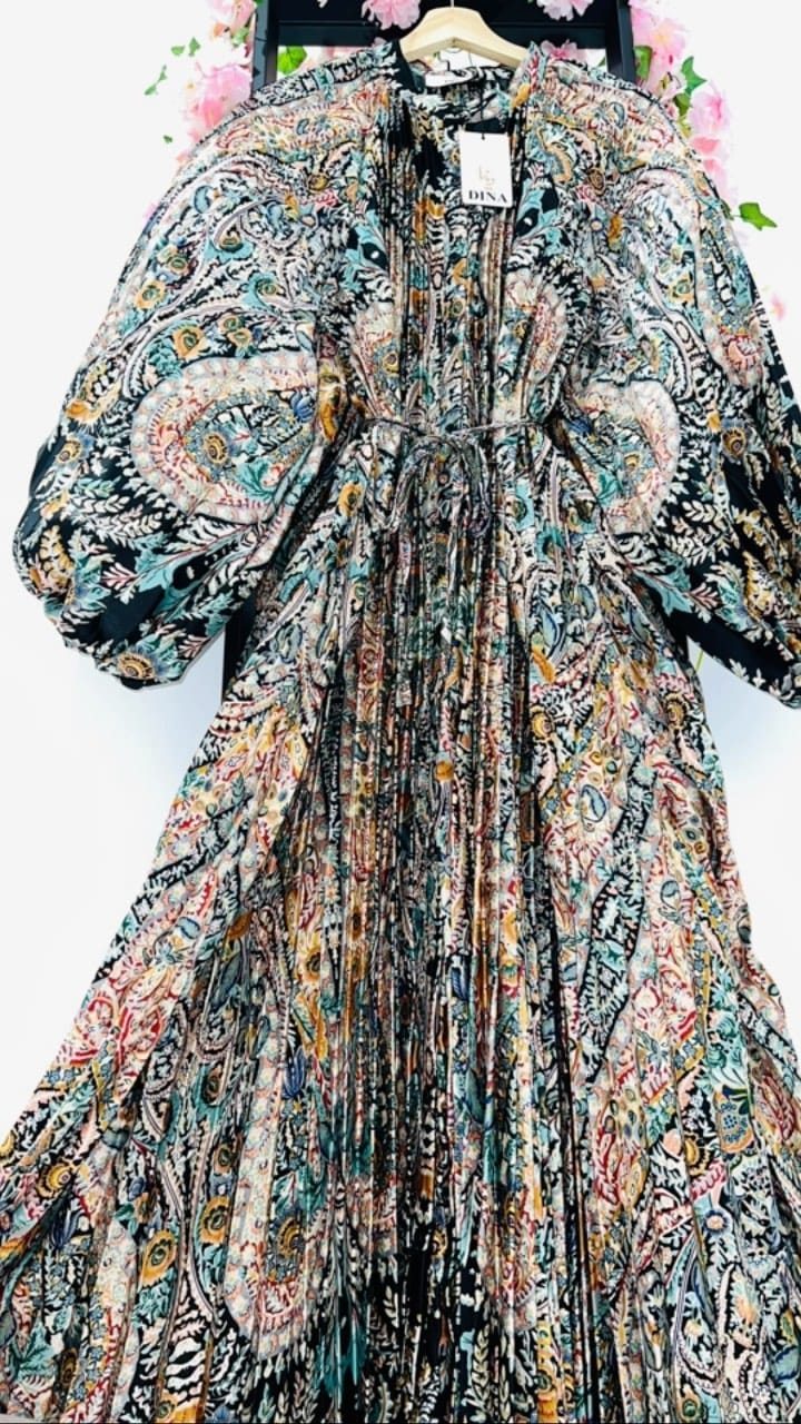 Post 10 by DINA COLLECTION on Instagram (video)