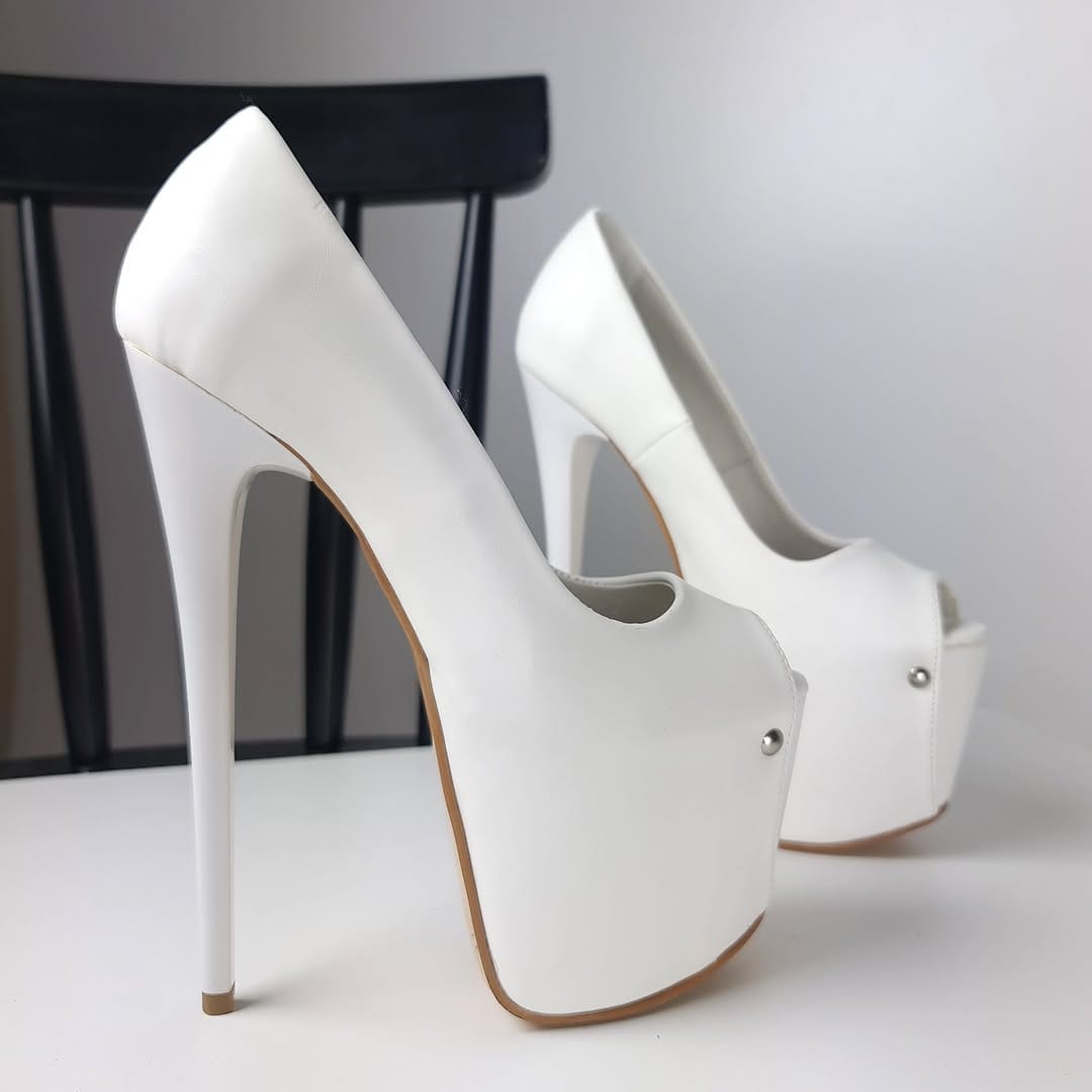 Post 10 by Tajna Shoes on Instagram (image)