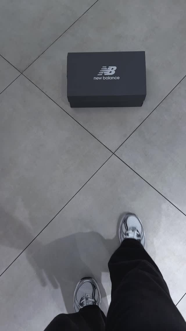 Post 3 by Urban Sneakers on Instagram (video)