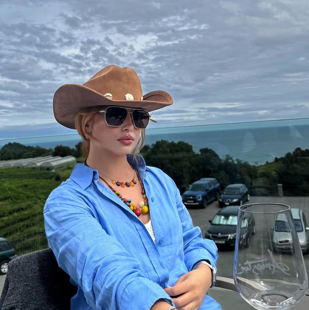 Post 9 by ellie on Instagram (carousel)