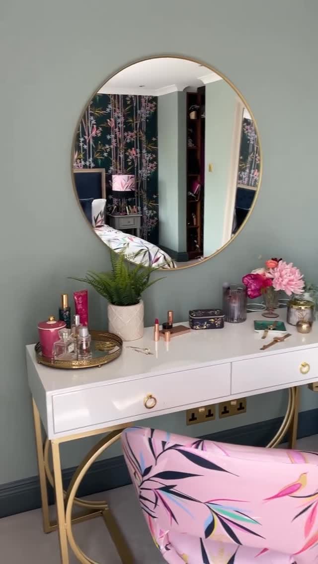 Post 3 by Sara Miller London | Luxurious Homewares & Gifts on Instagram (video)