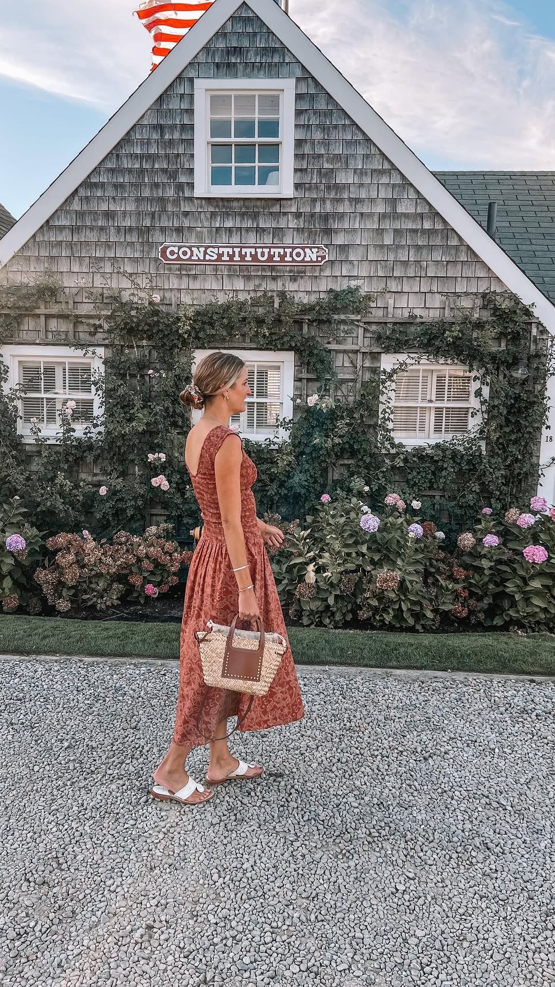 Post 9 by Lauren // Roses & Rain Boots on Instagram (video)