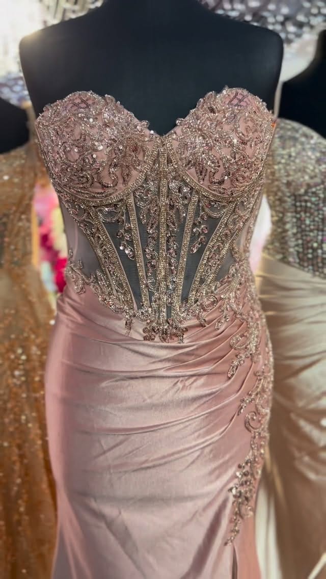 Post 7 by 🩷Cinders party dress🩷 on Instagram (video)