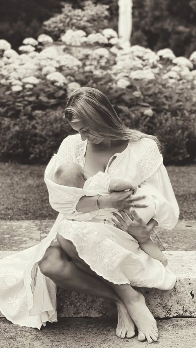 Post 1 by Yoanna Hanbury | Fashion, Lifestyle & Wellbeing on Instagram (video)