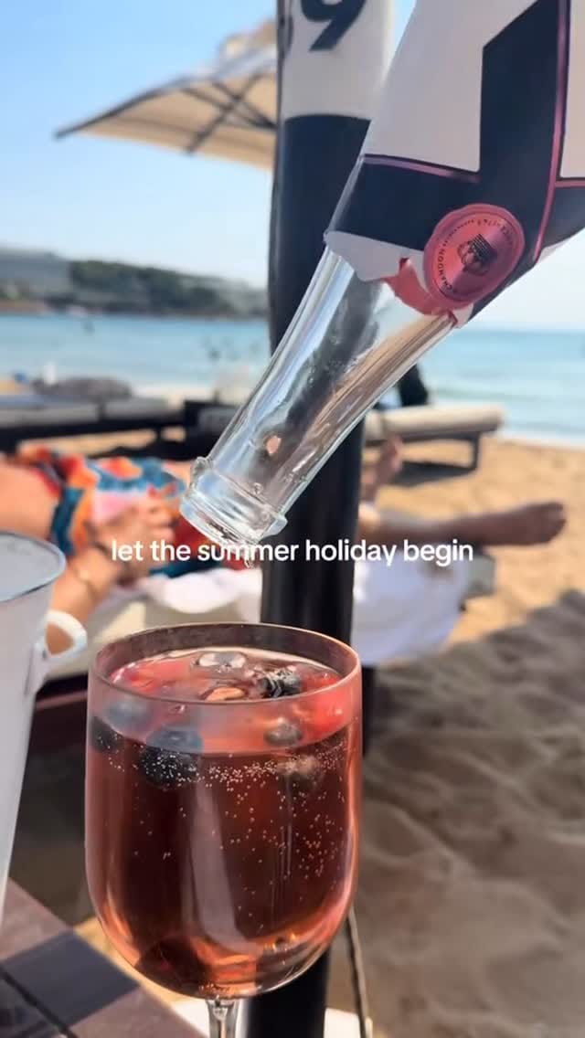 Post 4 by Mina Nozari on Instagram (video)
