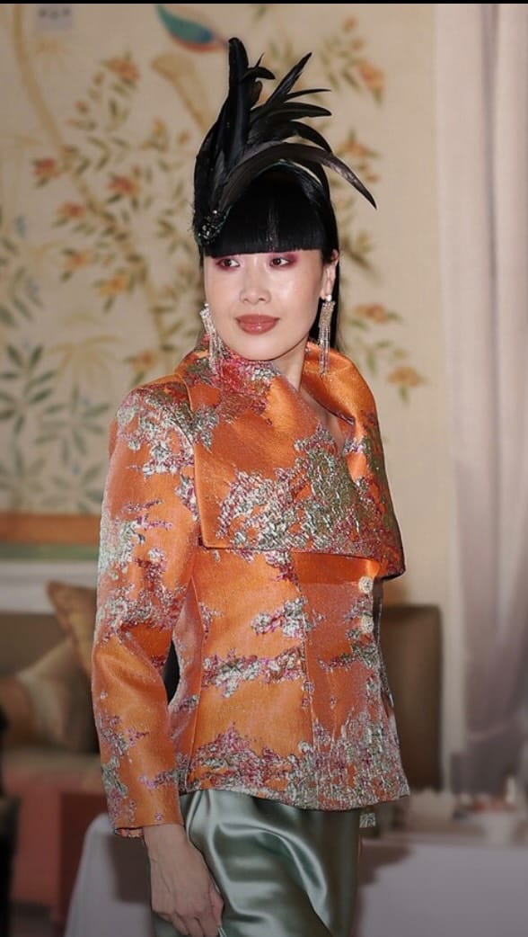 Post 1 by Saraden Designs Millinery on Instagram (video)