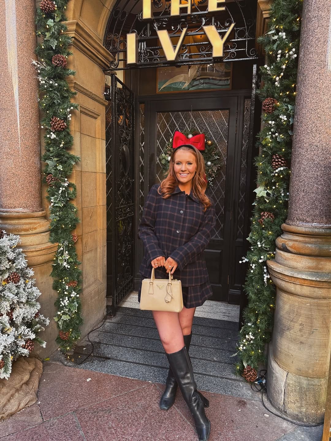 Post 9 by Lesley 💖 Feminine Outfit Inspo on Instagram (carousel)