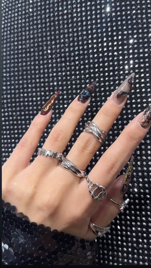 Post 5 by Zayaa's jewellery on Instagram (video)