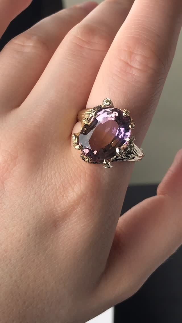 Post 2 by Kochut UK Jewellery on Instagram (video)