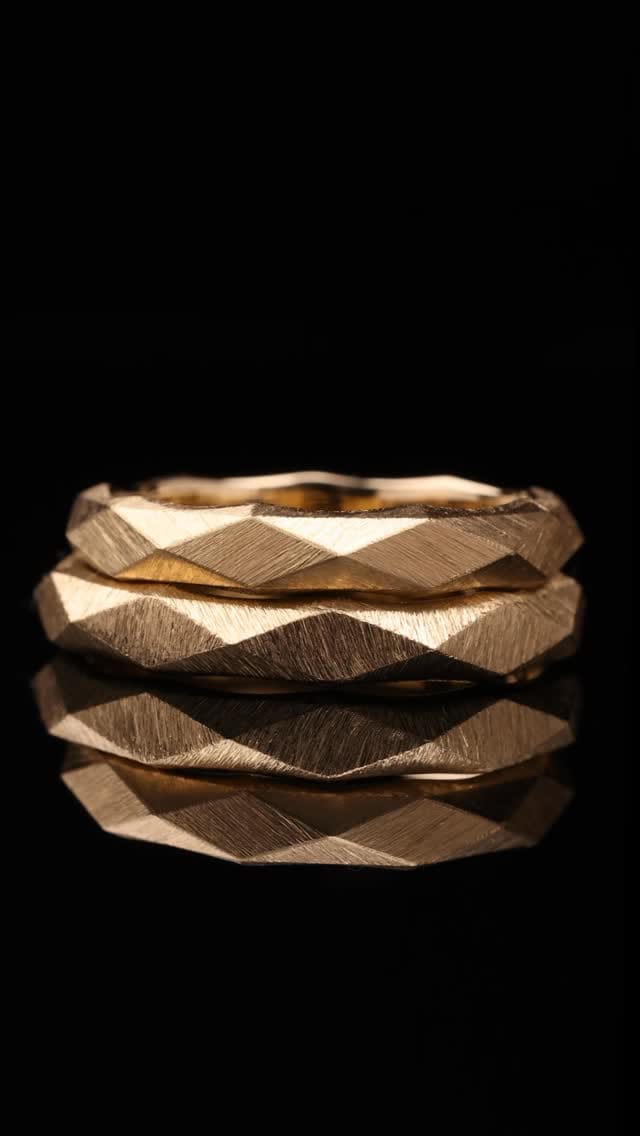 Post 8 by Kochut UK Jewellery on Instagram (video)