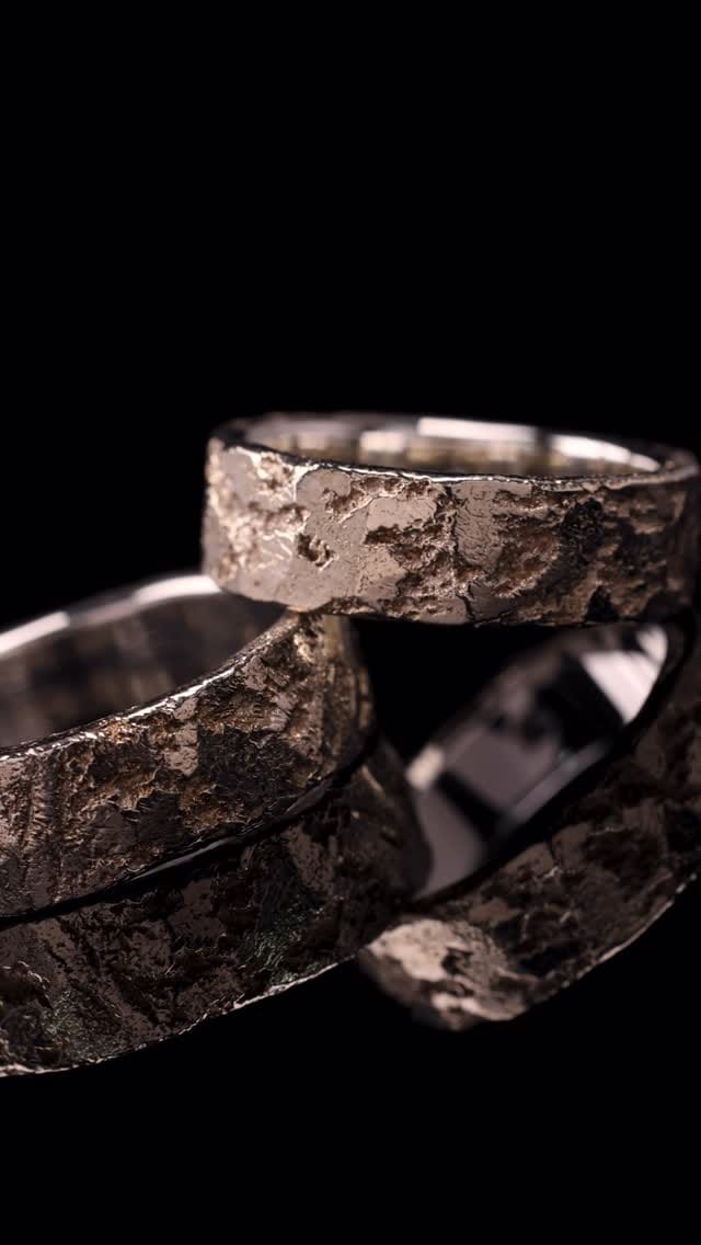 Post 9 by Kochut UK Jewellery on Instagram (video)