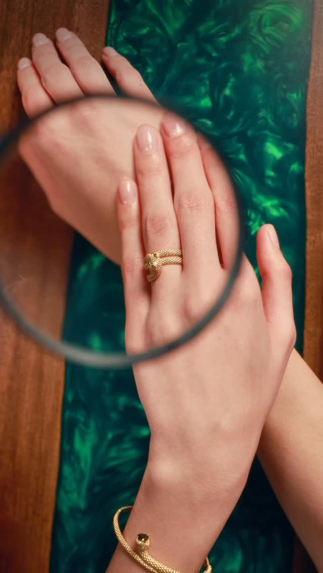 Post 10 by Kochut UK Jewellery on Instagram (video)
