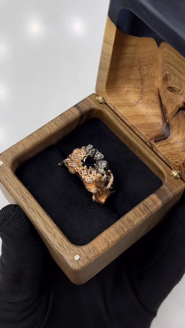 Post 5 by Kochut UK Jewellery on Instagram (video)
