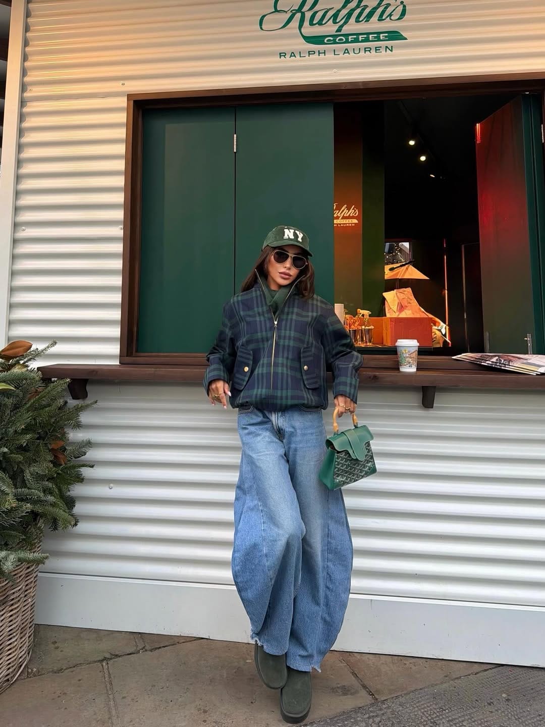 Post 8 by A I M É E - R O S E on Instagram (carousel)