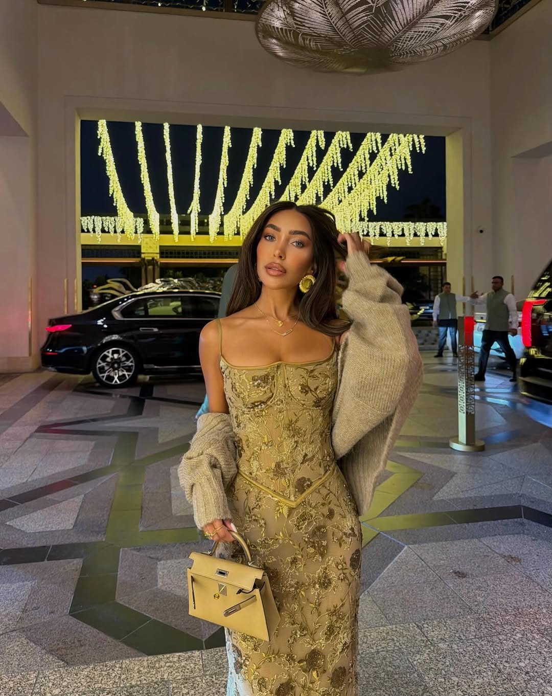 Post 4 by A I M É E - R O S E on Instagram (carousel)