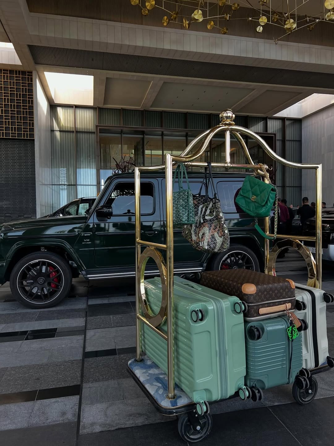 Post 2 by A I M É E - R O S E on Instagram (carousel)