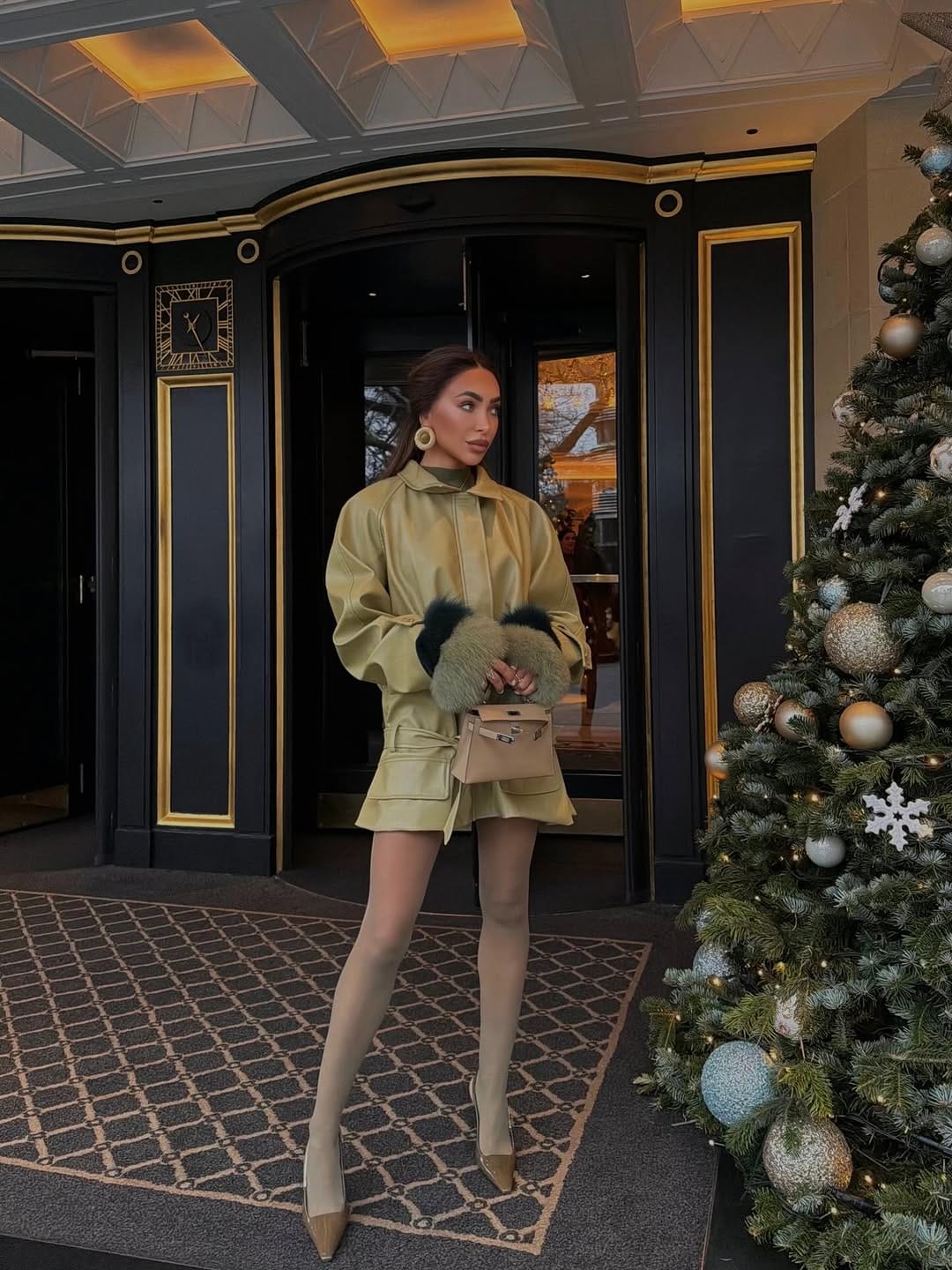 Post 7 by A I M É E - R O S E on Instagram (carousel)