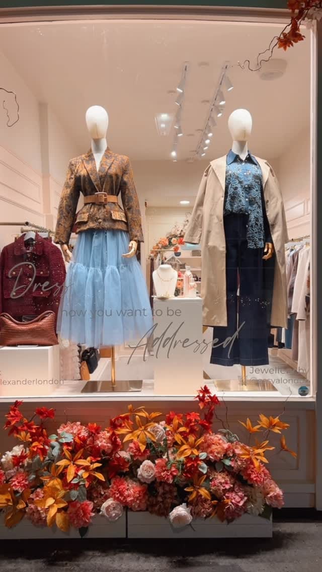 Post 9 by SIENNA ALEXANDER | LONDON on Instagram (video)