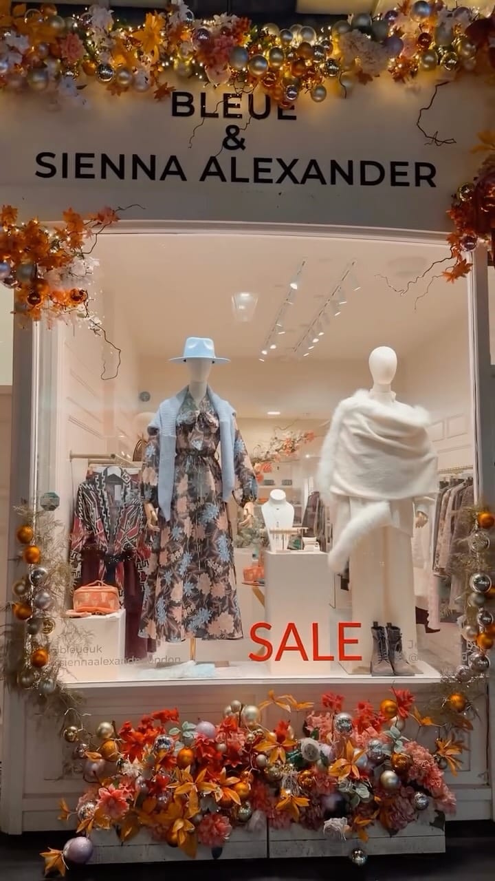 Post 2 by SIENNA ALEXANDER | LONDON on Instagram (video)