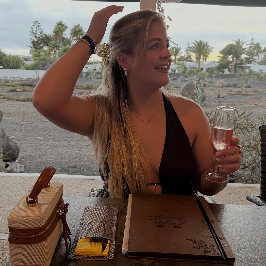 Post 2 by 𝐁 𝐀 𝐈 𝐋 𝐄 𝐘 - 𝐄 𝐋 𝐈 𝐒 𝐇 𝐀  𝐏 𝐎 𝐖 𝐄 𝐋 𝐋 on Instagram (carousel)