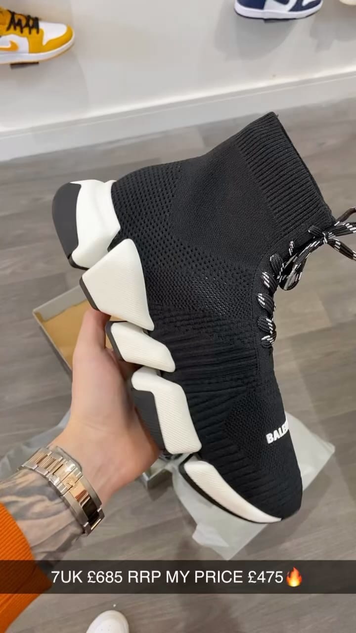 Post 5 by Luxury Shopping Service on Instagram (video)