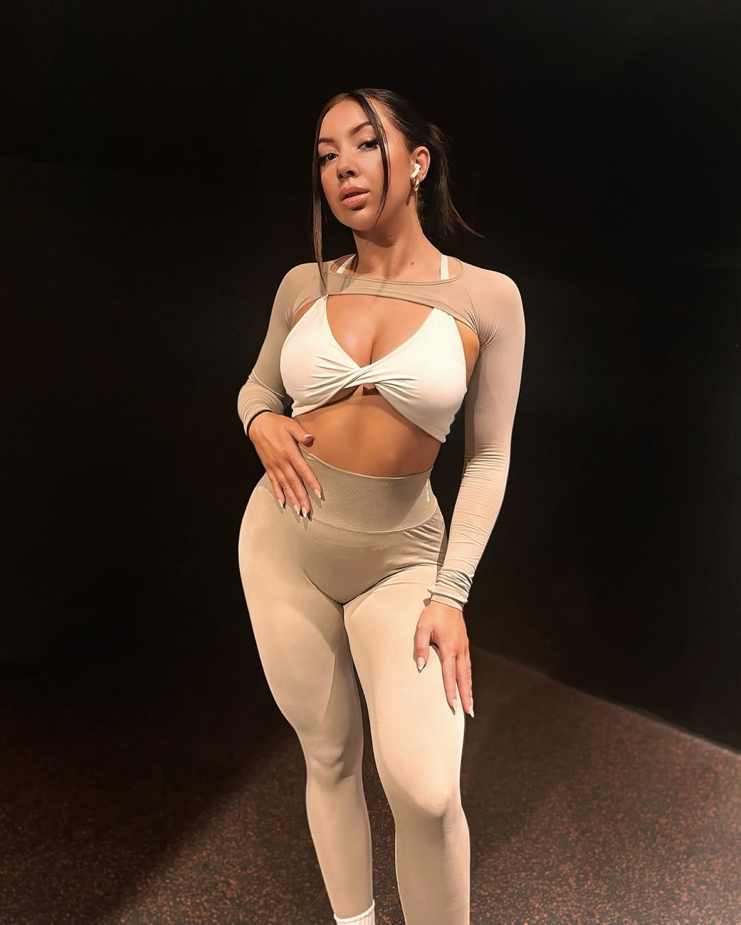 Post 9 by Anastasia Lake | Fitness & Fashion on Instagram (carousel)
