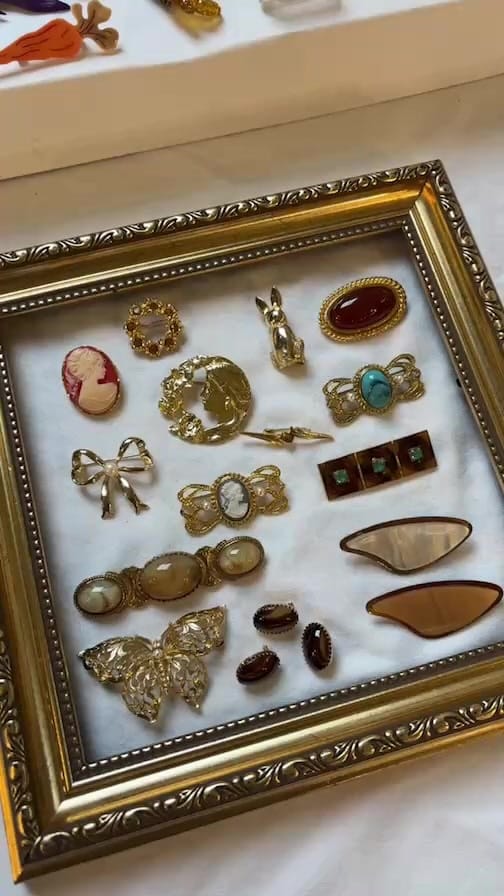 Post 1 by Audra’s Brooches on Instagram (video)